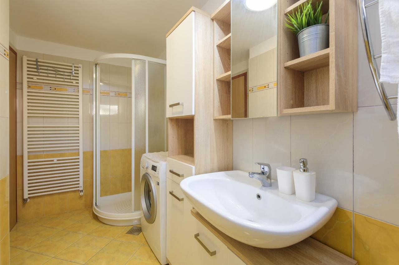Apartment Dragonja Pula Bagian luar foto